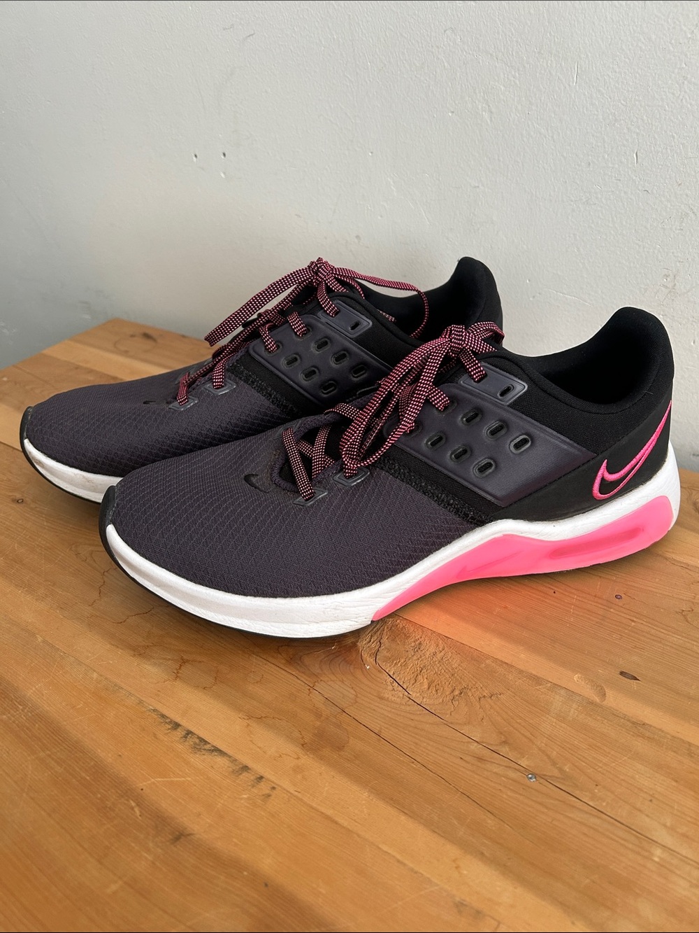 Nike Airmax Women's Size 9.5 Black and Pink Athletic Sneakers